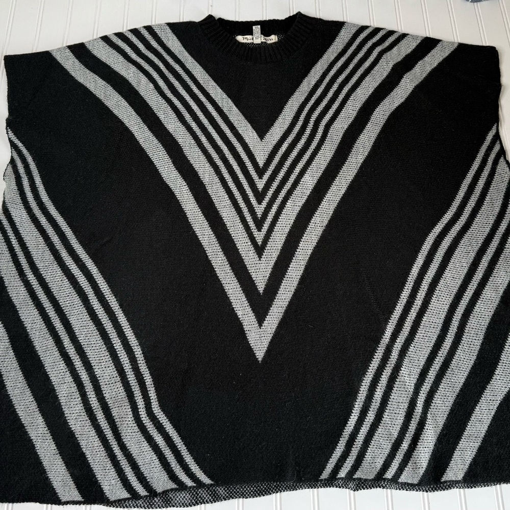 Michael Stars Poncho One Size Black Gray Poncho Sweater 1631
